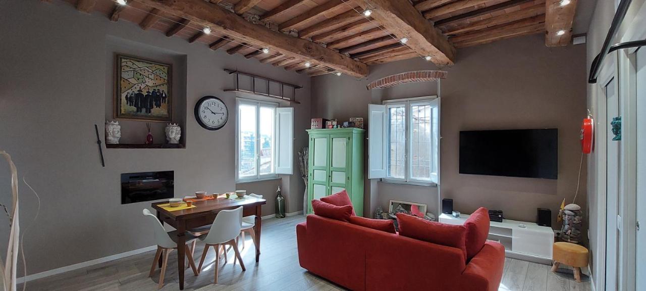 Claudia'S Home Pescia Exterior photo